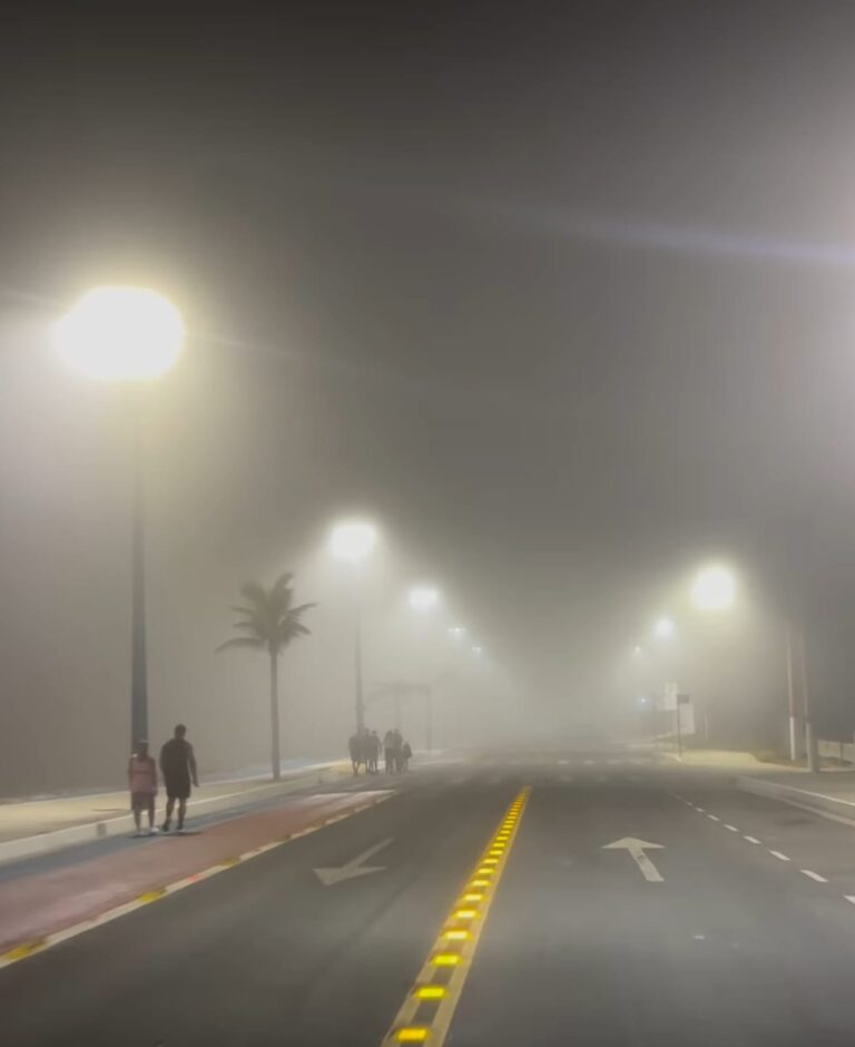 Nevoeiro causa redução na visibilidade na Orla de Itaipuaçu