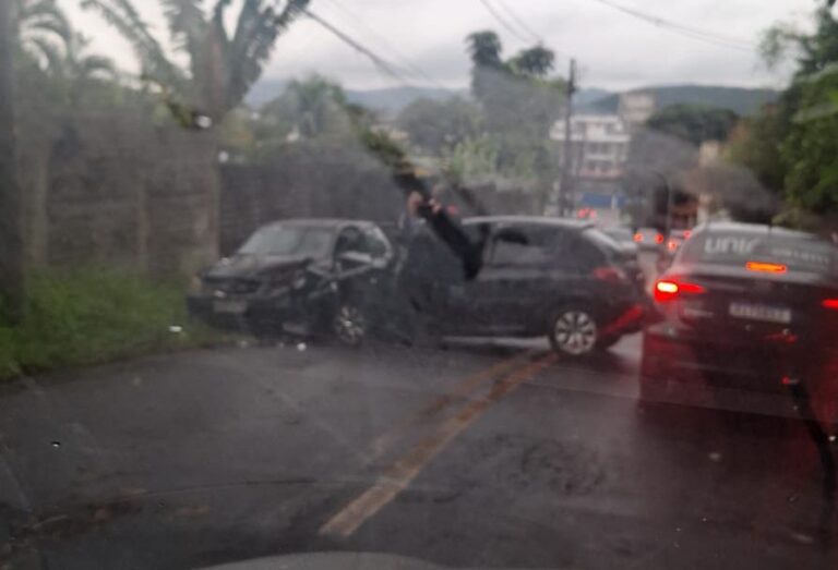 Itaipuaçu: Acidente na estrada da Serrinha deixa uma pessoa ferida