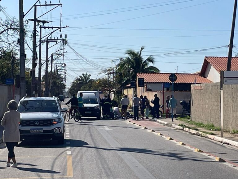 Acidente envolvendo carro e moto deixa uma pessoa ferida em Itaipuaçu
