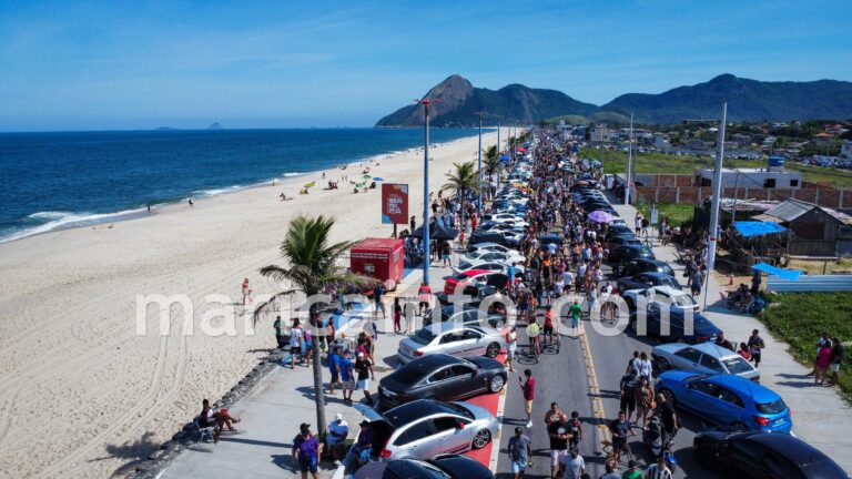 Orla de Itaipuaçu vira ponto de encontro para amantes de carros